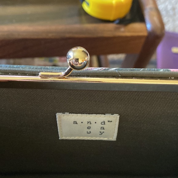 Pink/Olive Green with Palms Wallet, snap closure, Great Condition,Like New - Picture 5 of 7